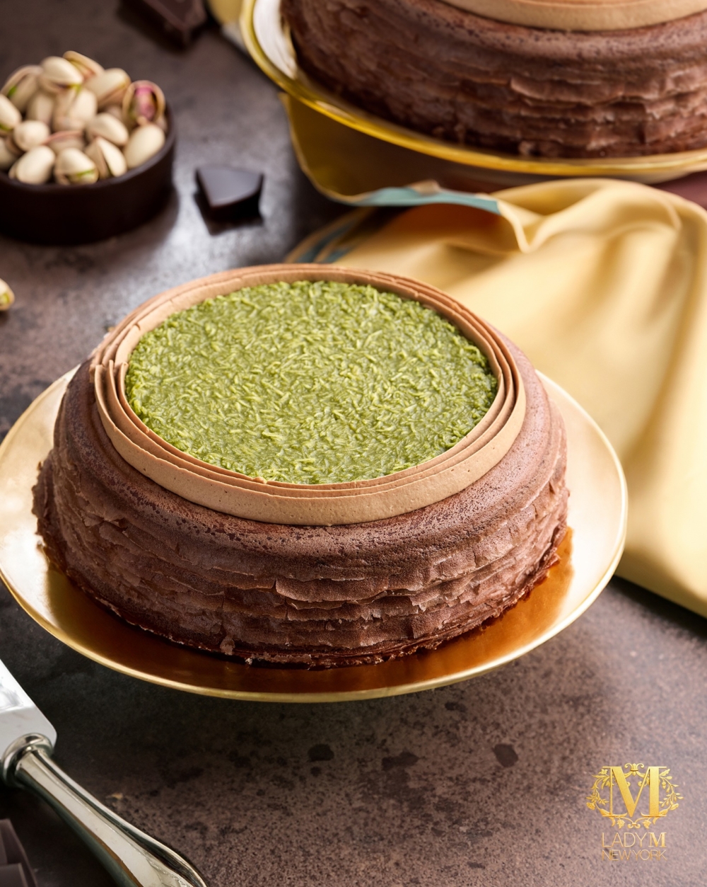 高級甜點品牌Lady M推出期間限定的「杜拜朱古力千層蛋糕」，靈感源自中東甜點Knafeh。