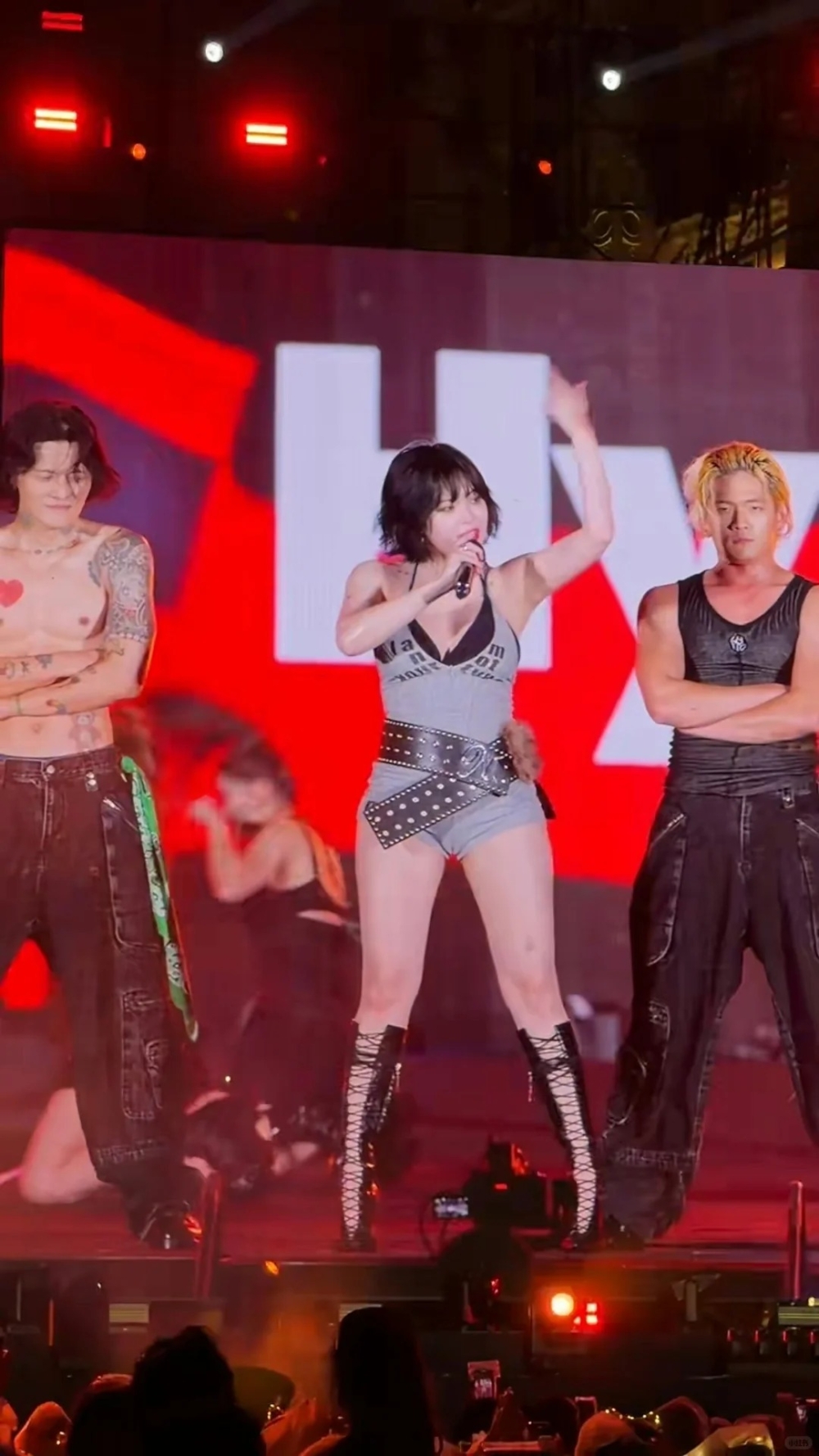 韓國性感女神泫雅昨晚（9日）參加澳門「WATERBOMB MACAO 2025 音樂節」