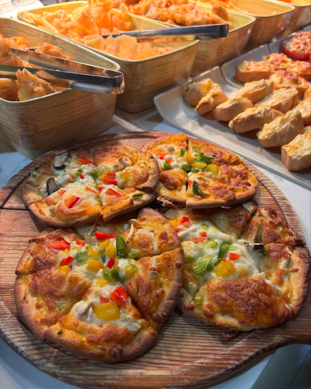 無肉食 Ahimsa Buffet的菜式涵蓋中、日、西式，包括素韓式炸雞、素壽司等多元化選擇，並清楚標示純素或蛋奶素，非常實惠飽肚。