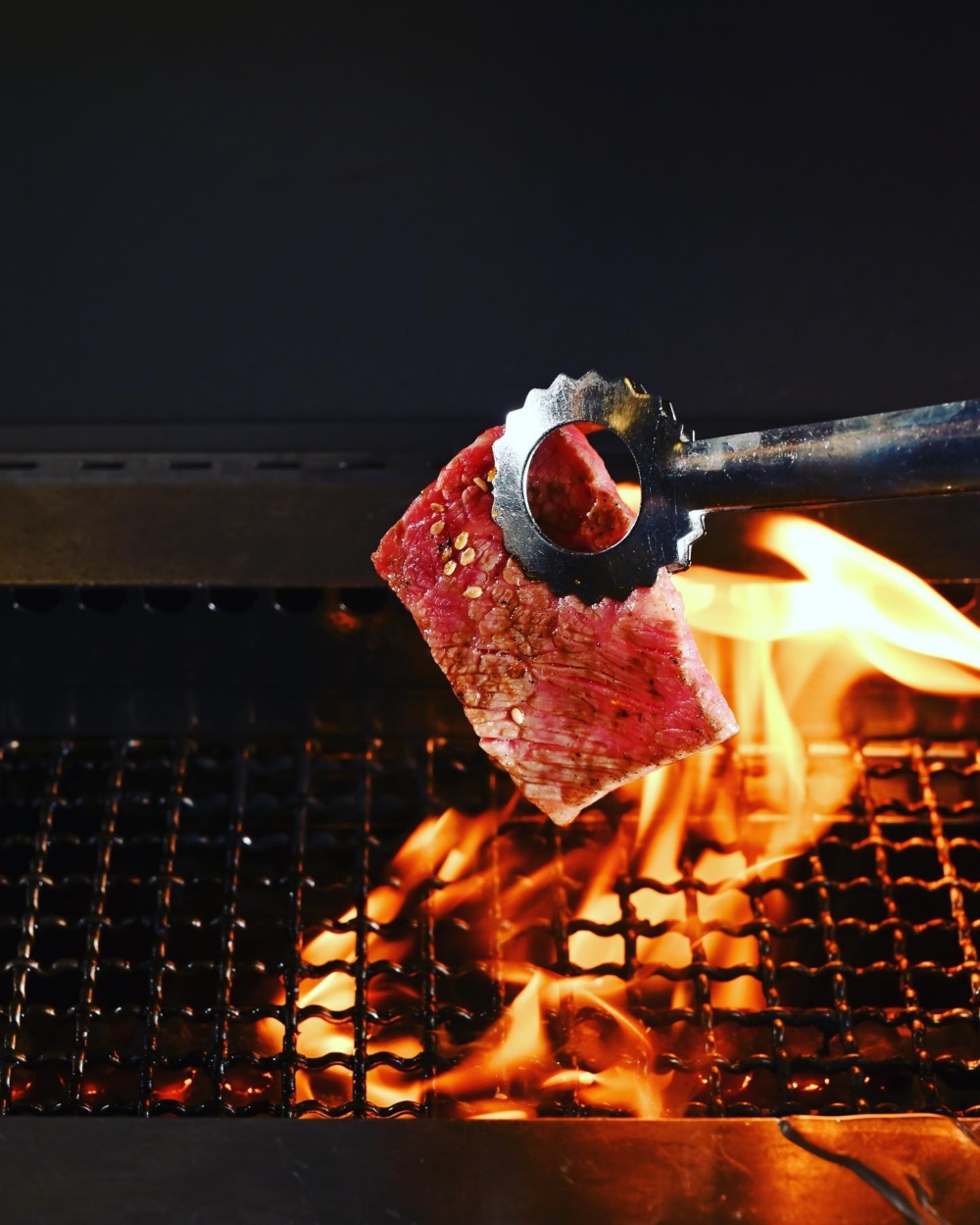 「牛魔 一人燒肉」主打高CP值套餐，提供多款肉類自由搭配，是打工仔與學生的實惠烤肉推介。