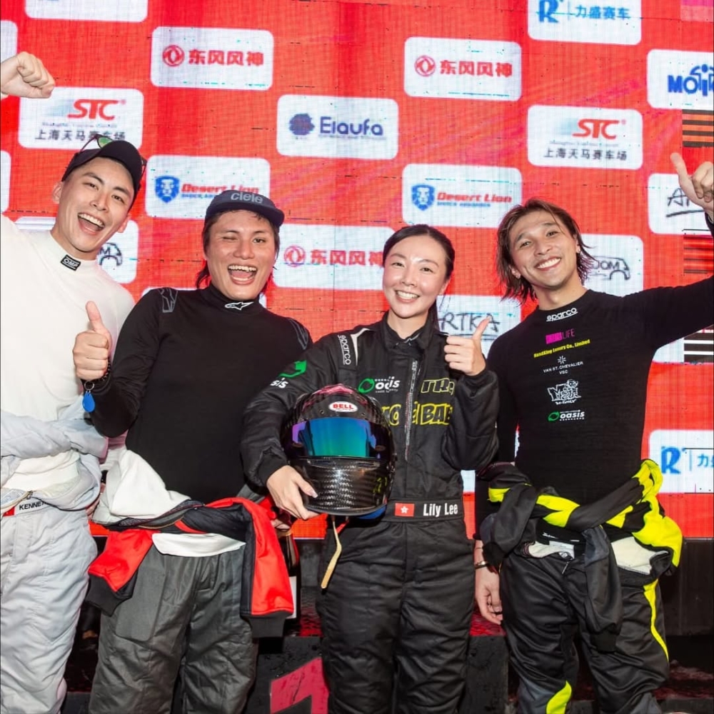 但熱愛演戲的他仍然珍惜每次拍戲機會，所以也只能接受，認為只要大家堅持，香港人一定過到這關。