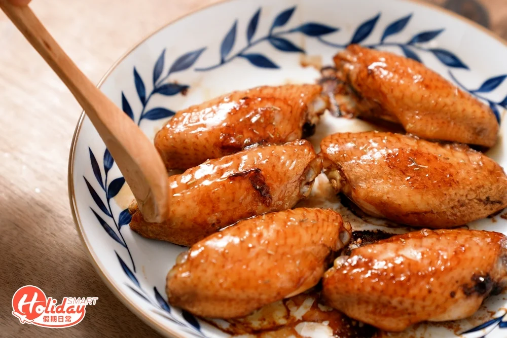 搽上香草蜜糖，再以220°C焗5分鐘令表面變脆，完成。