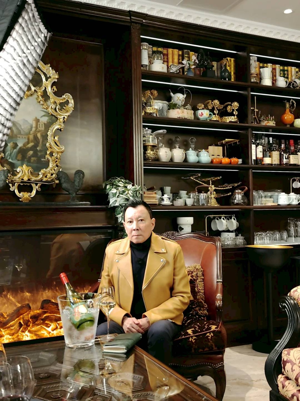 近日有網友在小紅書發帖，指在北京偶遇現年73歲的陳冠希爸爸（陳澤民）