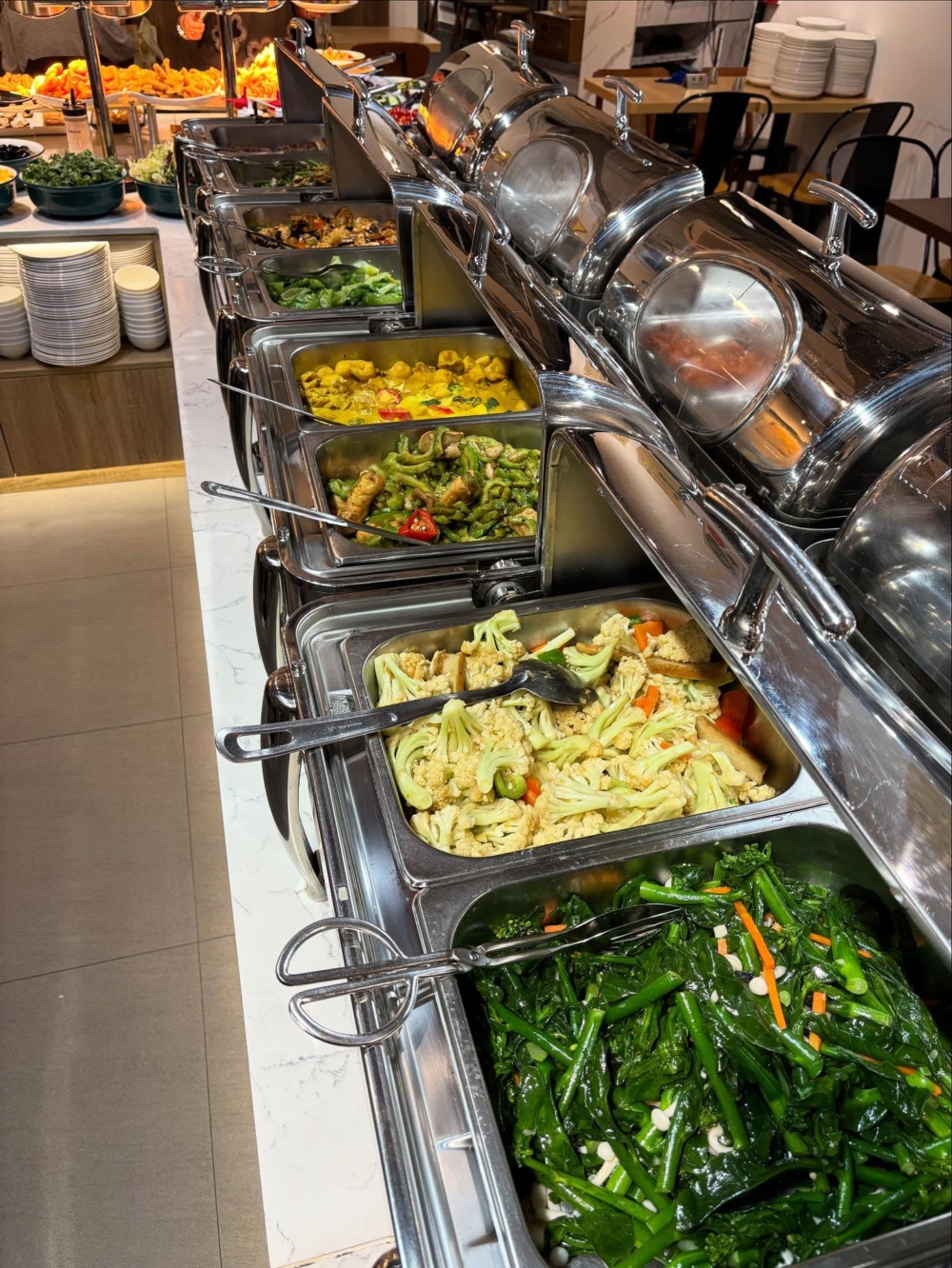 無肉食 Ahimsa Buffet 是香港高CP值素食自助餐，以超親民價格任食超過50款素菜，午市$89起，晚市$148起。