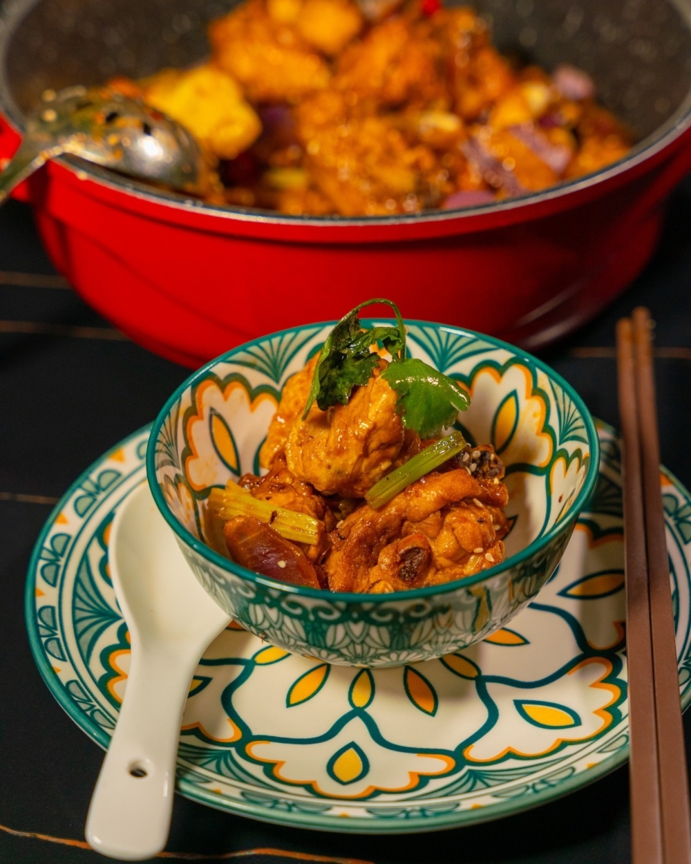 「捌壹壹」是嗜辣者必試的正宗重慶麻辣雞煲推介，以自家製麻辣醬爆炒嫩滑龍崗雞，辣香層次豐富，並提供多款升級版雞煲和四川風味菜式。