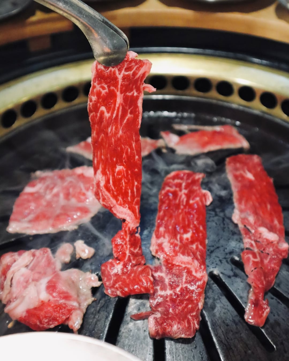 韓燒大叔專攻「韓燒放題」，以豐富肉款、海鮮、韓式配菜吸引一班愛吃燒肉的客人。