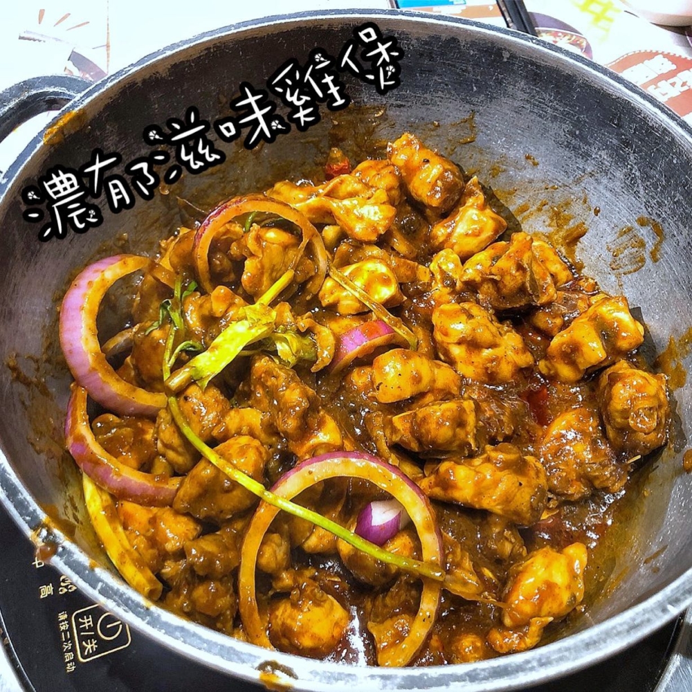 18樓雞煲最吸引的是其「一煲兩食」吃法，享用完雞煲後，可加入豬骨湯底並配搭多達80款火鍋配料，滿足感極高。