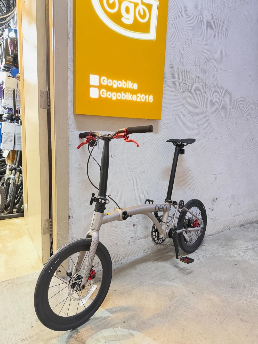 永恆單車Gogobike位於屯門河邊，提供租金親民的單車租借服務，適合在屯門或安排屯門至元朗短線或長線騎行的遊客。