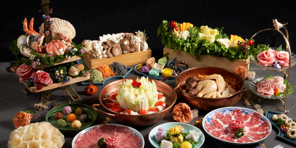 香江花月是近年極具話題性的打邊爐推介，以50年代懷舊主題融合「汽泡時光隧道」等夢幻打卡位。