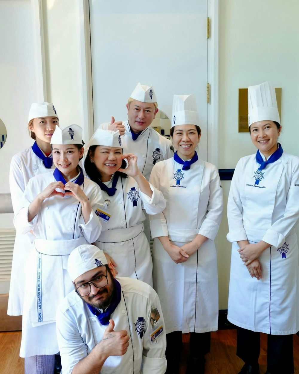 但同時仍然不少網友陳鍵鋒的顏值表示肯定