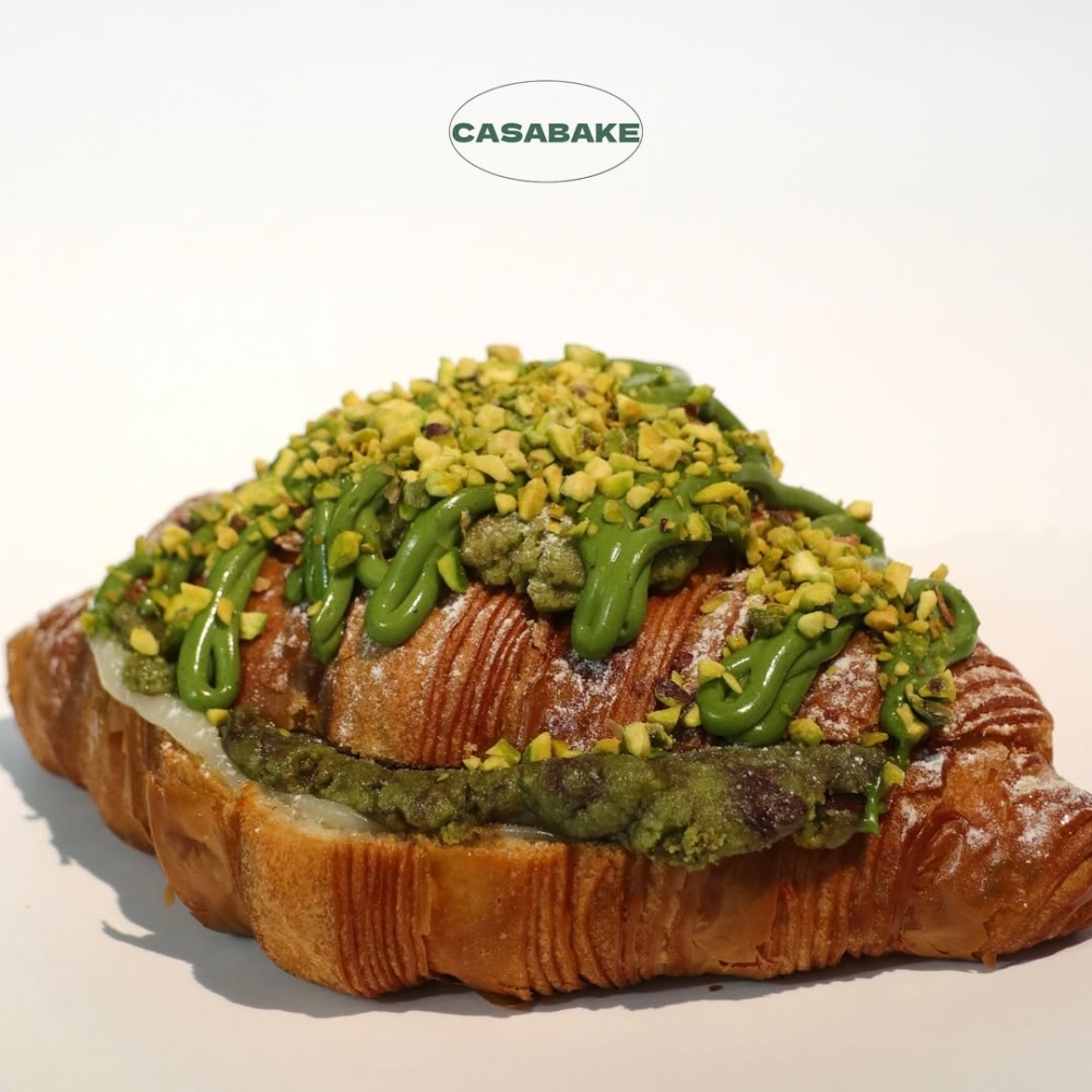 選用了三種不同地區的開心果，再配上自家製鮮奶拉絲麻糬，每一口都充滿酥脆煙靭的口感