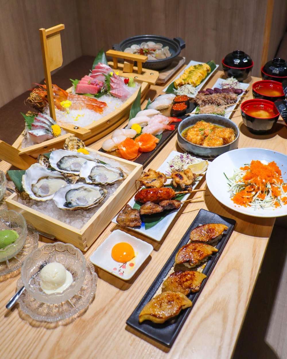 魚一壽司是元朗區內高人氣的日式料理店，以日本直送、高鮮度的刺身和高CP值著稱，招牌**「魚一極上丼」**更是集合多款豐富海鮮的代表作。