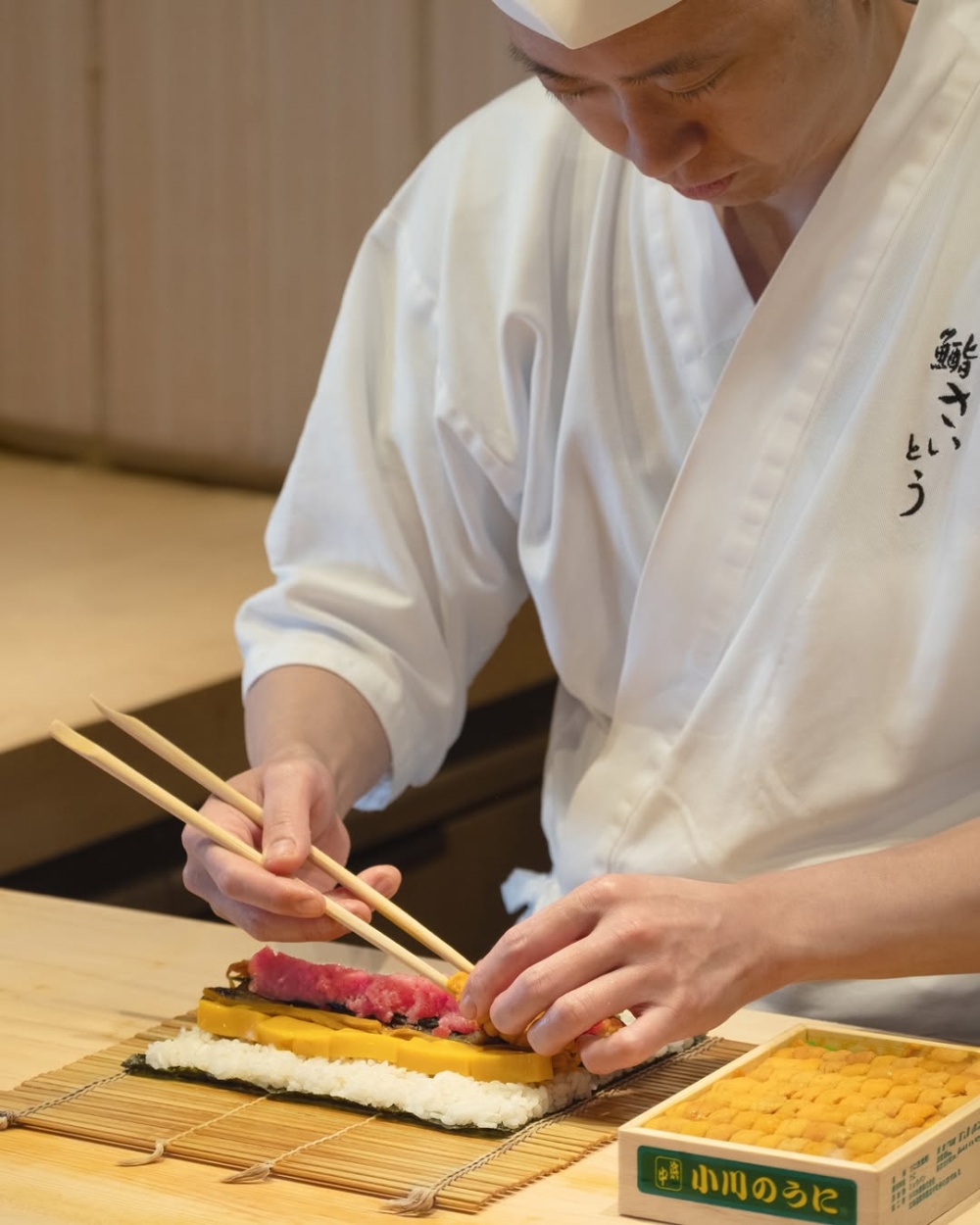 鮨齋滕是日本東京米芝蓮三星壽司殿堂的香港分店，被譽為「Omakase 香港」的巔峰體驗。