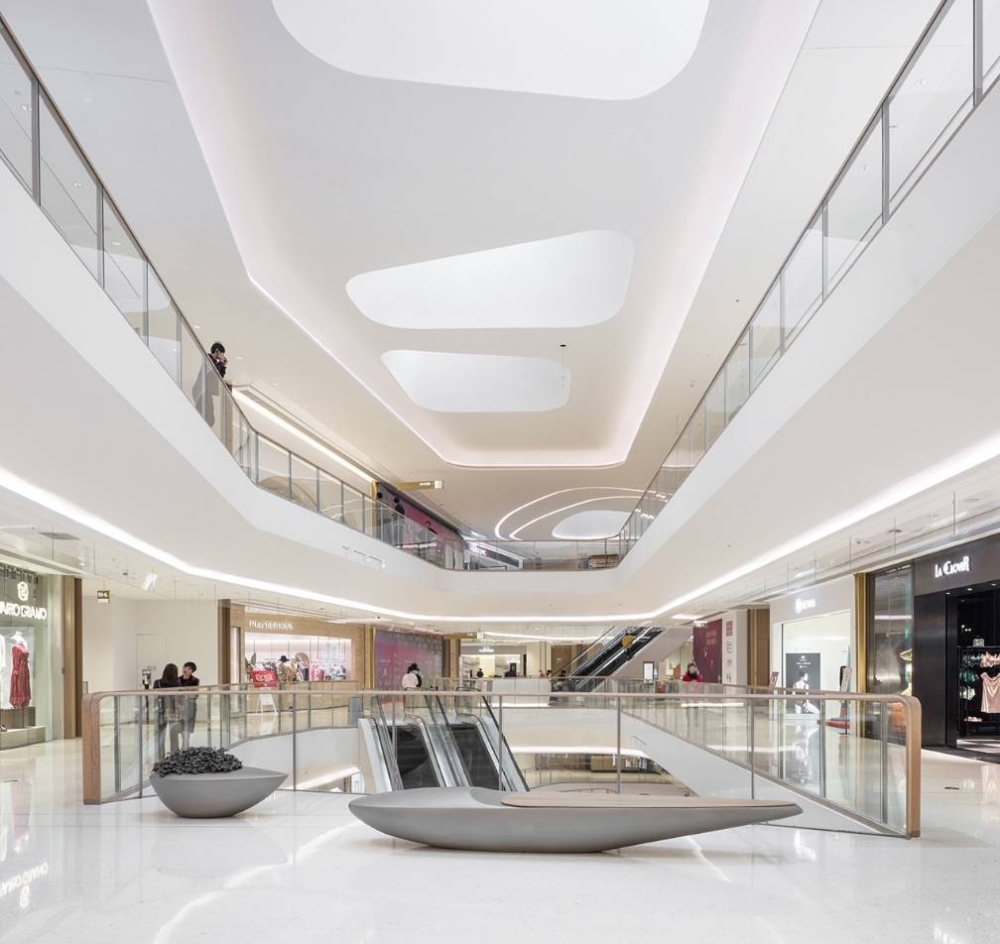 商場入面差不多有300個品牌，更有120個首店品牌進駐。