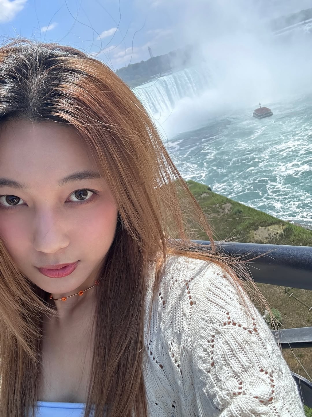 帖文上傳後亦有網友留言表示在金鐘站、Elements等地遇過同一「疑兇」