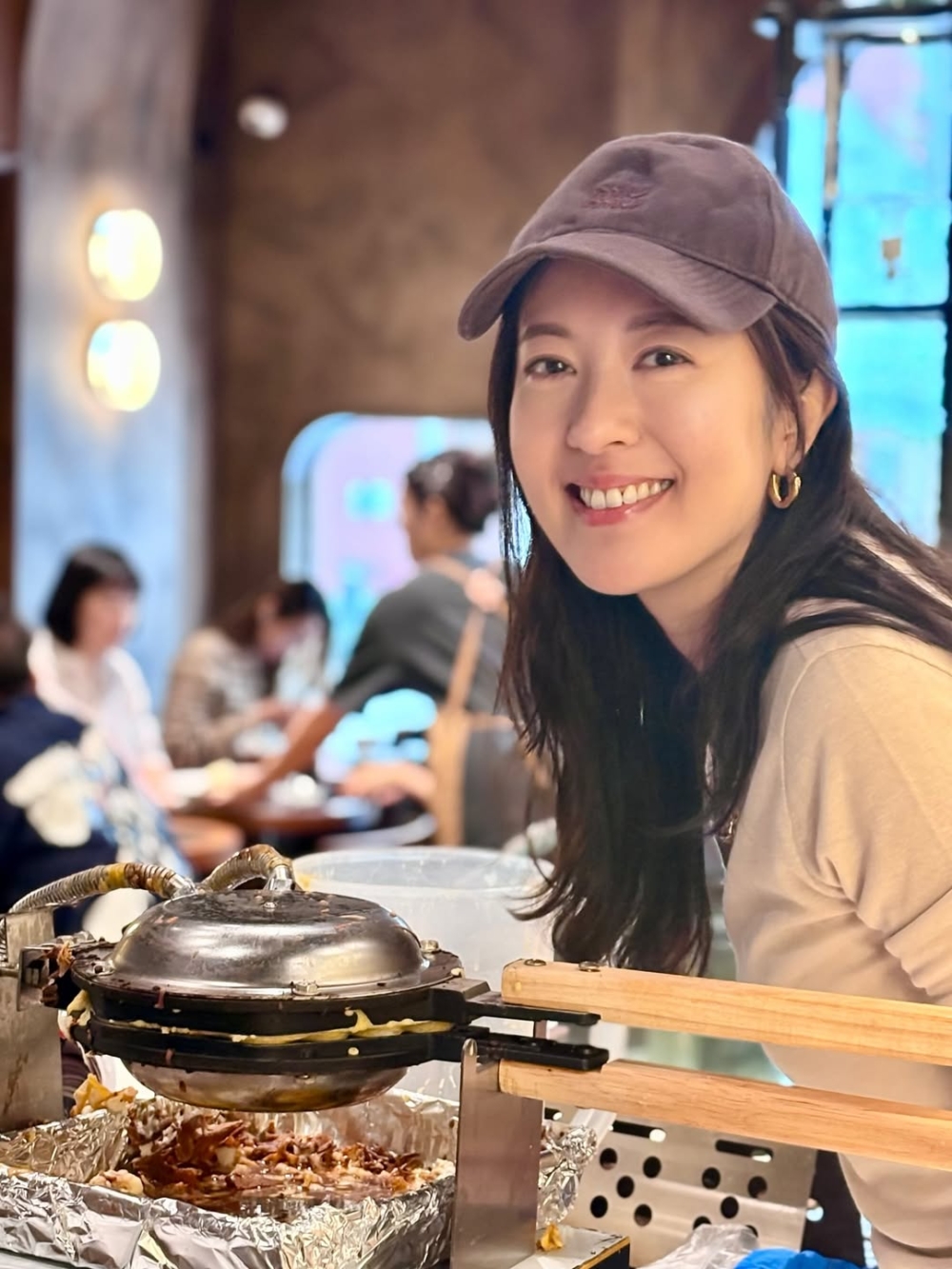 然而受訪片段曝光後，雖然亦有網友力撐唐詩詠指她與Day「似姐妹多啲」