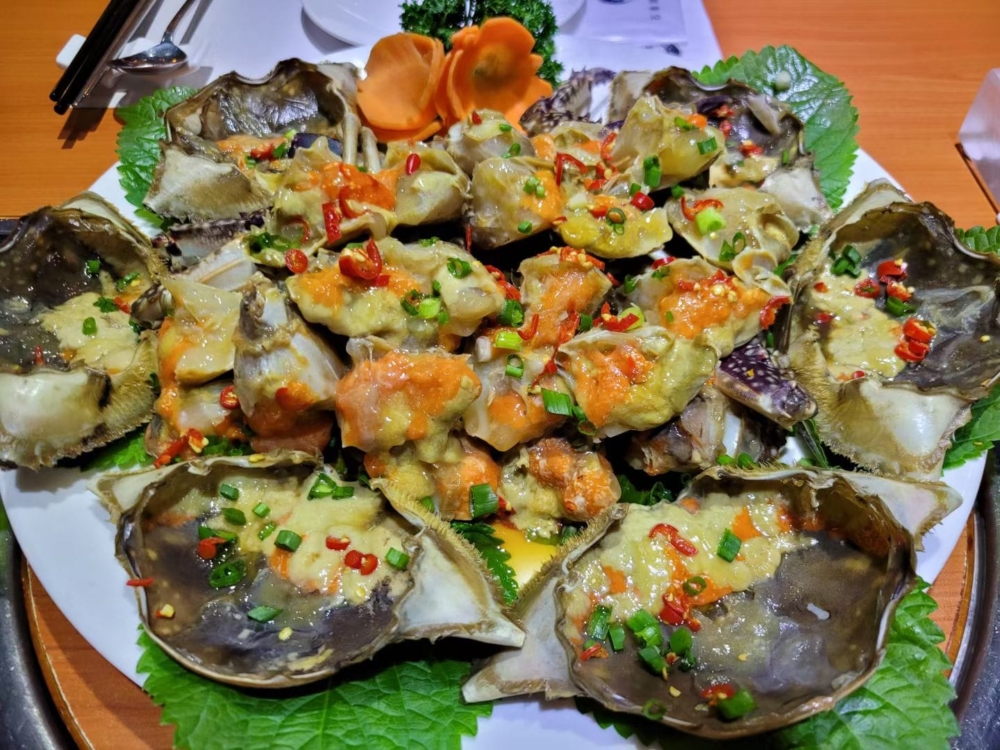 石牆道韓國餐廳是尖沙咀一帶老牌的韓國菜餐廳，以地道韓國口味和家常風味見稱。