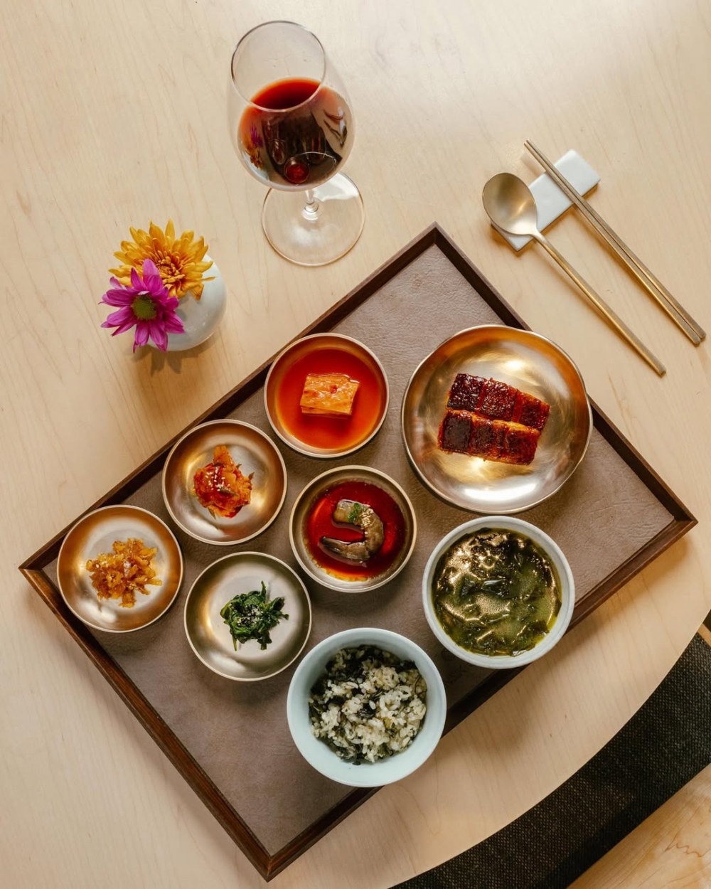 Hansik Goo 是香港少數以「現代韓國料理」為主題的高級餐廳，由韓國 Michelin 團隊主理，把傳統韓國菜升級成藝術感十足的 fine dining。