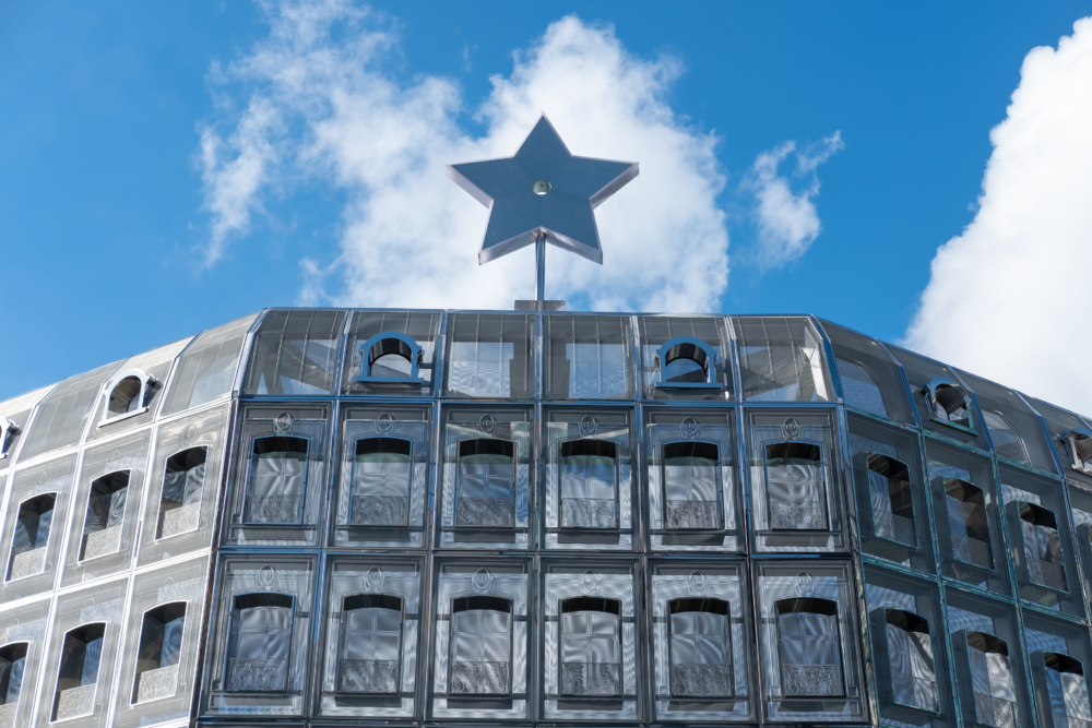 來到聖水洞，千萬別錯過話題滿滿的 Dior 聖水旗艦店！