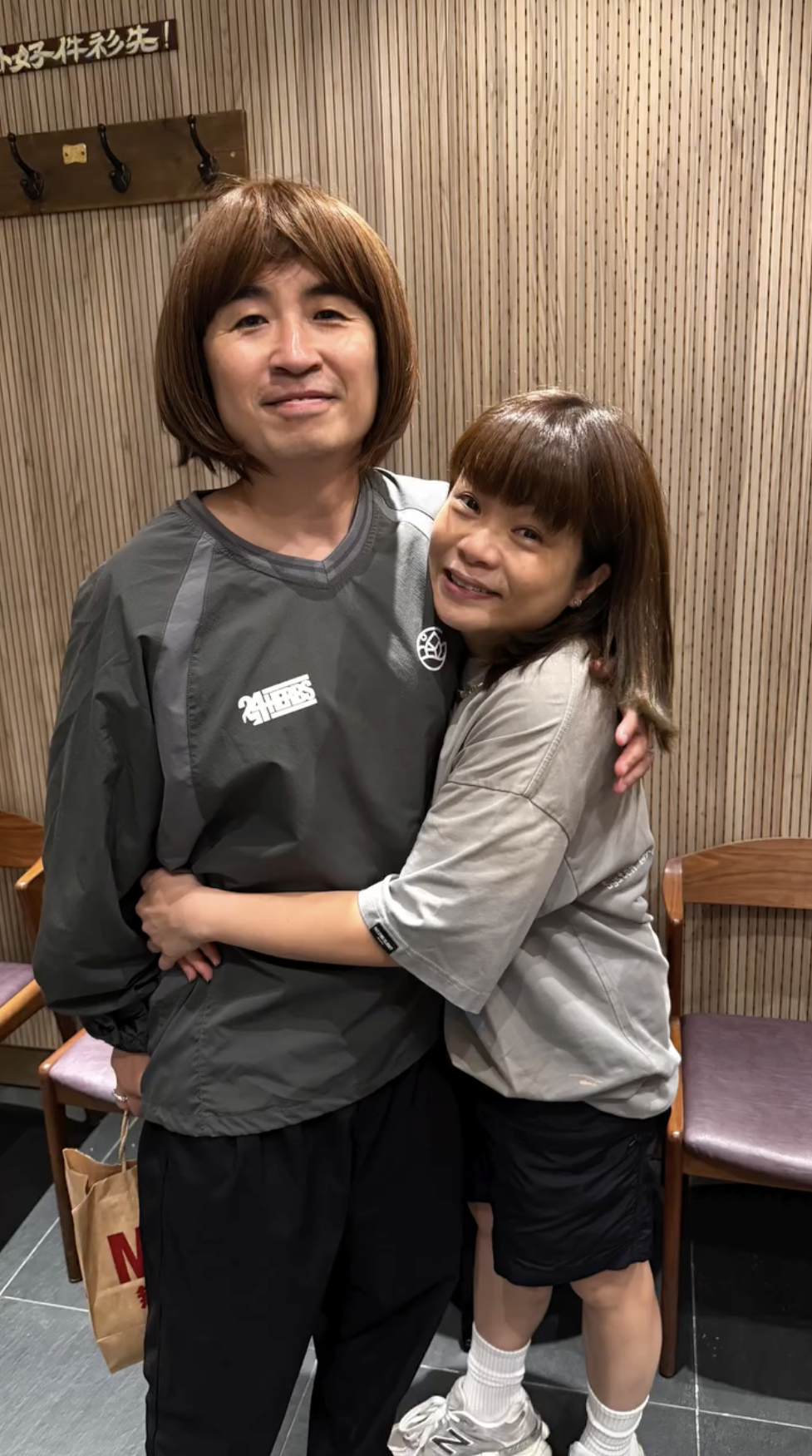 一眾DJ同事上週末就特別以「阮女仕財務自由晚宴」之名設宴歡送小儀！