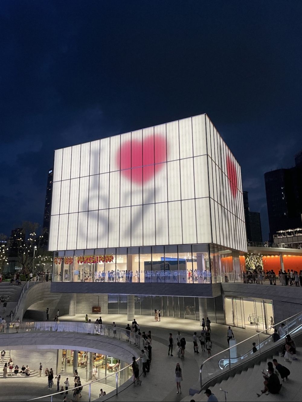 夜晚還有水幕光影秀，超靚啊！