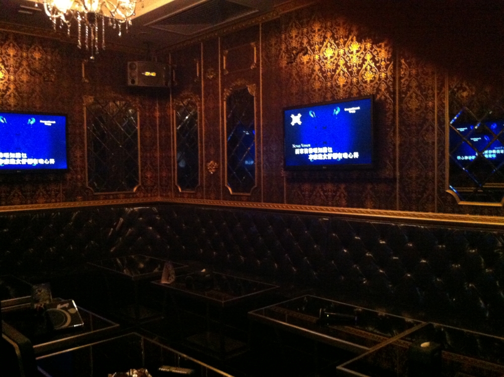 Neway提供寬敞整潔的包廂，音響穩定，是追求高CP值和集體回憶的唱K首選。