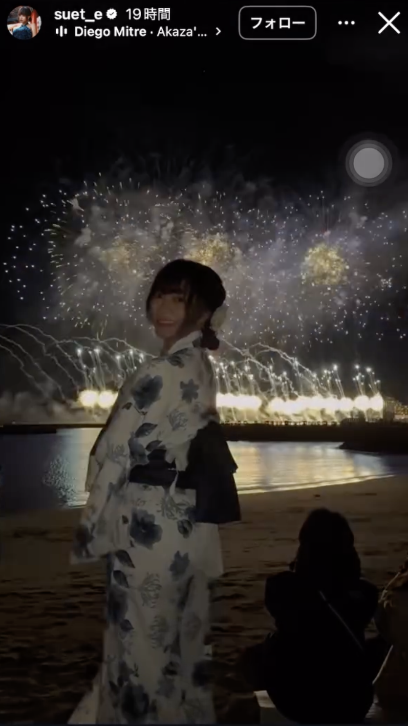 以身材豐滿及食量驚人見稱的KOL雪兒，近日被網友拍到在日本熱海海上花火大會觀賞煙花時，全程站立打燈拍照，嚴重影響其他遊客觀賞體驗