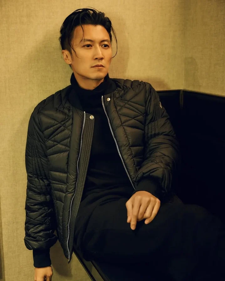 另外亦有網友驚嘆「謝霆鋒不老的嗎？」，為霆鋒即使已經45歲，但魅力依然不減當年感到不可思議