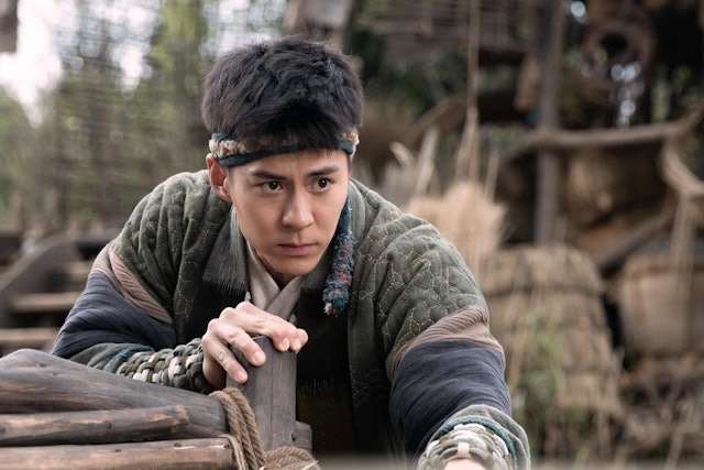 預告中就見率先亮相的是電視版中仍是孩童、如今已成長為英勇少年的項少龍兒子項寶兒（朱鑑然飾）