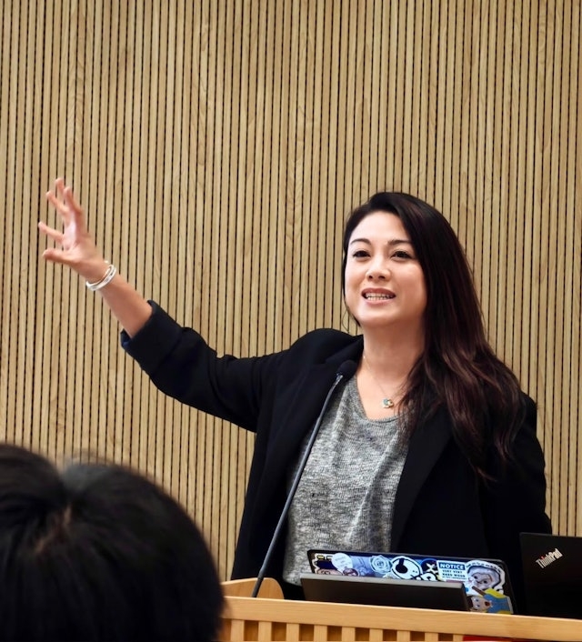 廖碧兒全程以英語講授投資葡萄酒的課程