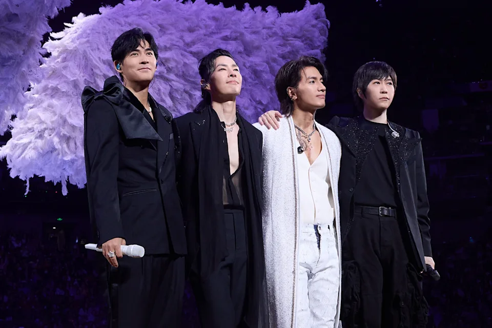 五月天主唱阿信聯同「F4」成員言承旭、吳建豪及周渝民，19日起在上海舉行「F✦FOREVER恆星之城」巡迴演唱會。