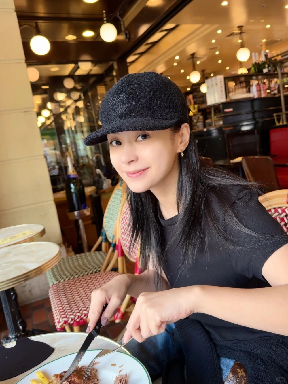 不少網友看見阿嬌的素顏狀態後都紛紛激讚