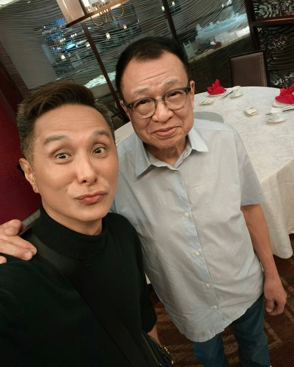 有網友翻查近來的新聞發現，新加坡男星錢翰群有來港出席喪禮，更曾接受新加坡傳媒訪問