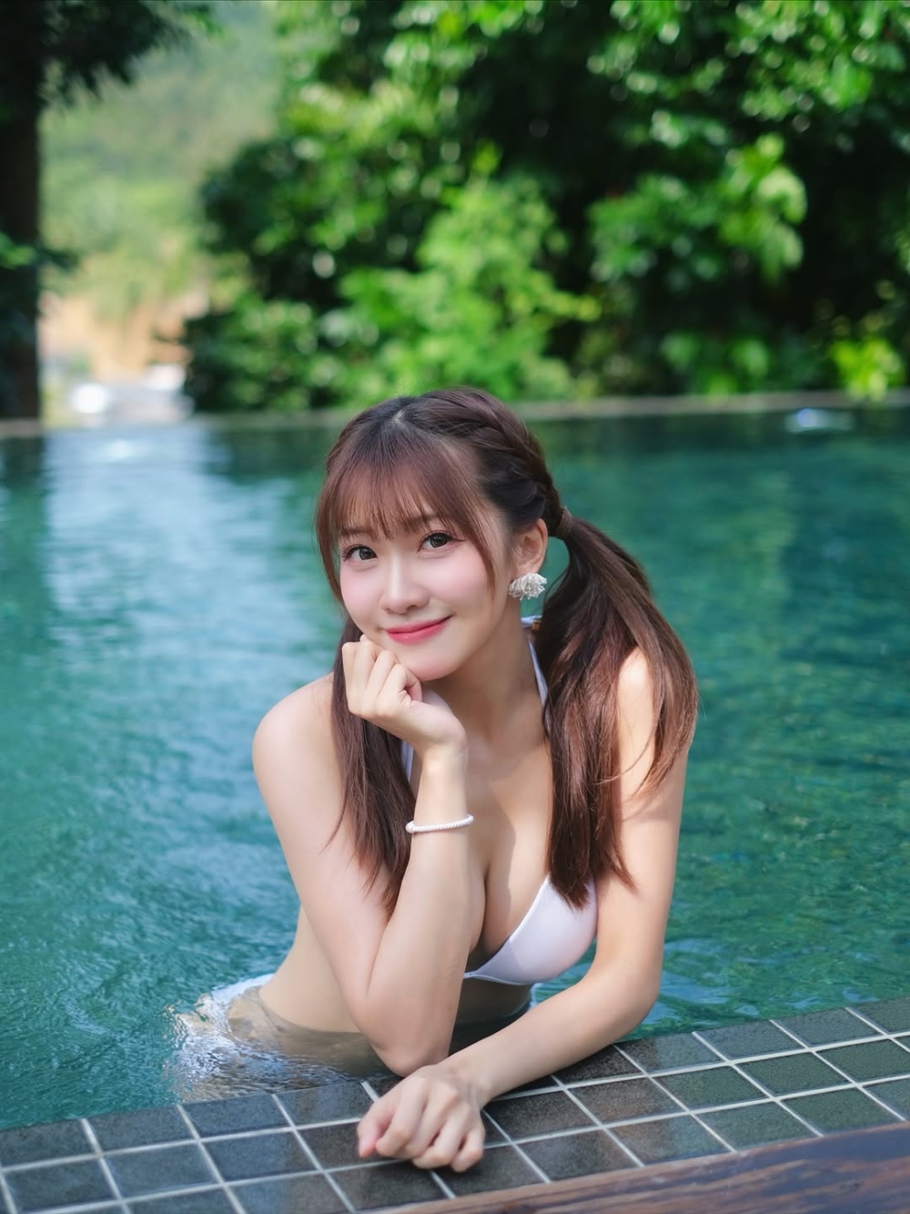 近年一直被觀眾看著長大的小迪，的確是「女大十八變」