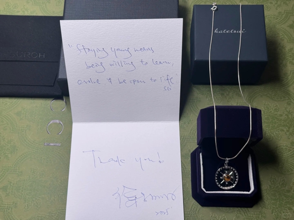 這次網友釋出的珠寶圖片，就是子珊近期再為慈善推出的《兔鴨錯覺2》系列