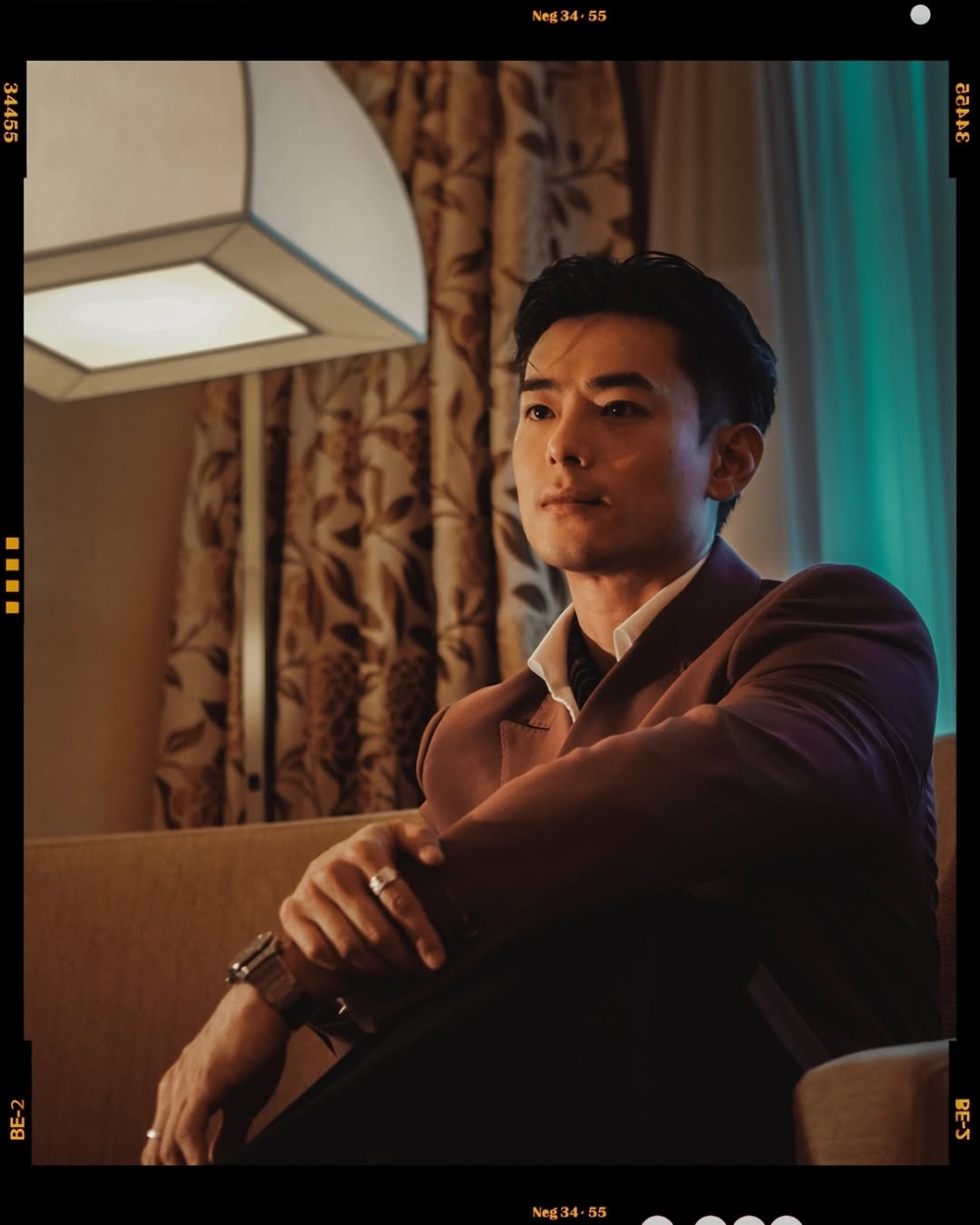 最後在屢敗屢戰下，幸好有年青路人接過其傳單，不過全程就未見有人認出其身分。