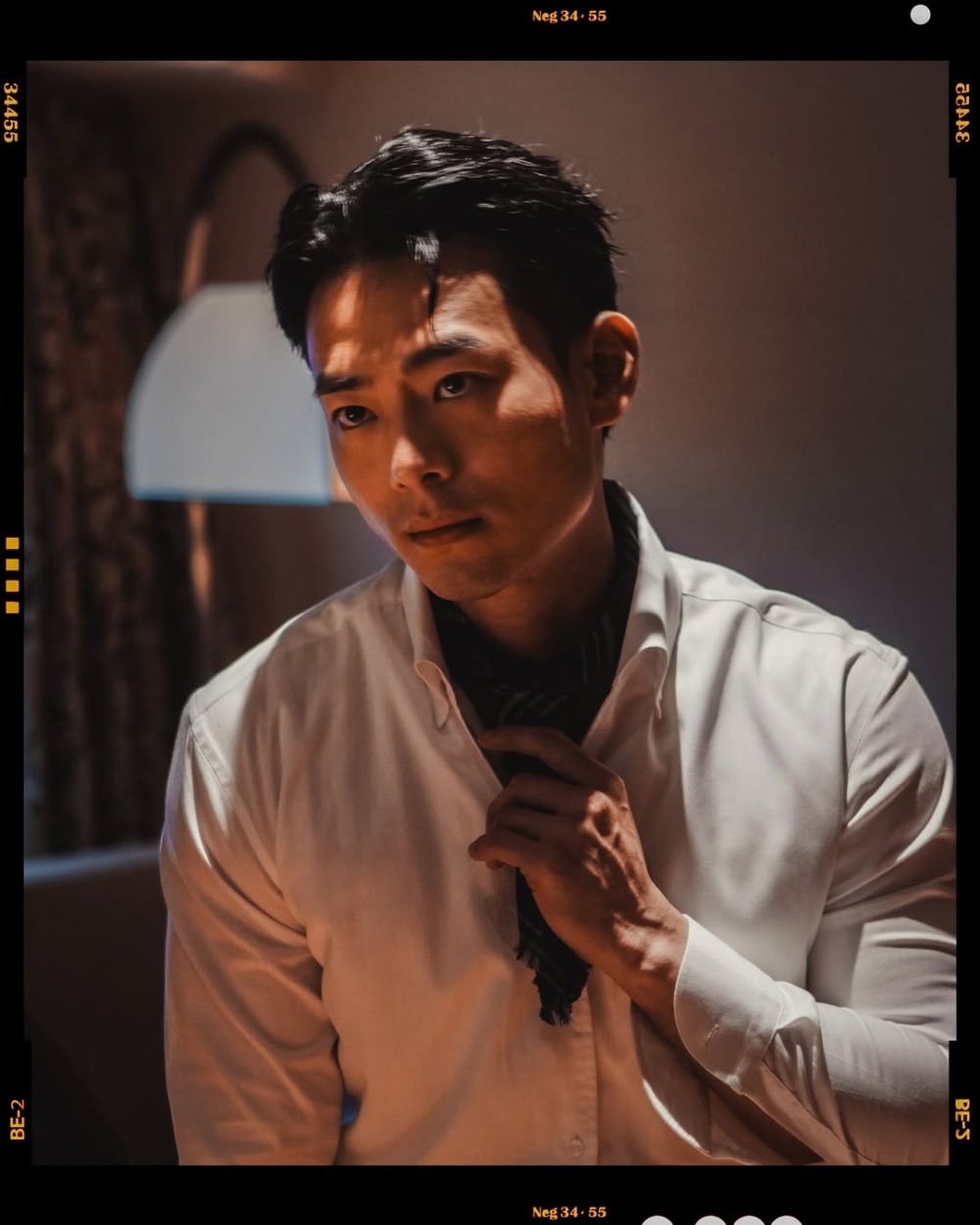 原來Dominic今次走到旺角街頭派傳單的原因，是為宣傳其新歌《合拍得叫人詫異》。