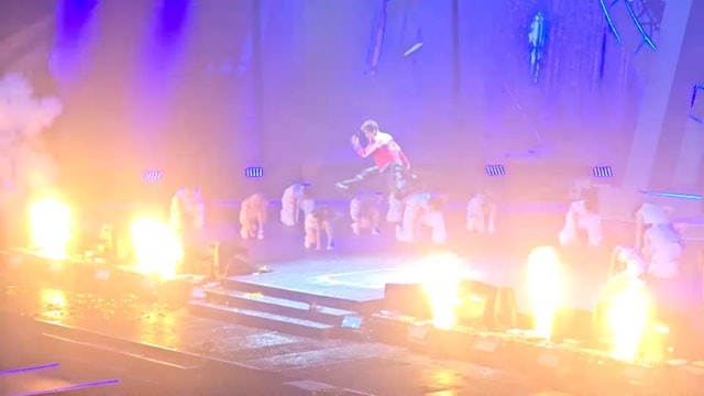 羅志祥再過去的演唱會中，曾表演過彈射式從台下彈跳出場的表演