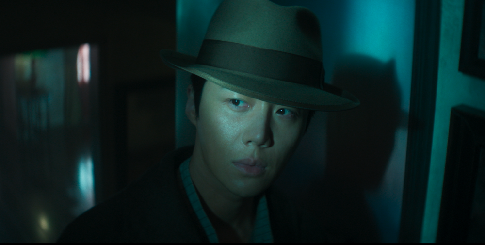 由裴秀智飾演吸血鬼宋貞華；金宣虎飾演神祕畫家尹伊浩