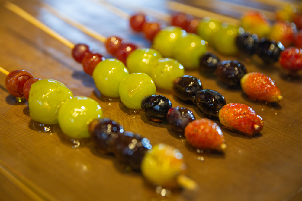 自製超治癒「琥珀冰糖葫蘆」！掌握黃金比例 2:1，教你做出咔嚓脆玻璃外殼！