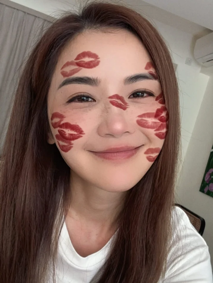 現年42歲的蔡卓妍（阿Sa）認愛33歲星級健身教練Elvis（林俊賢）