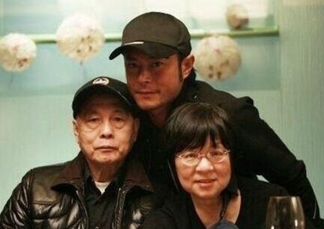 古天樂亦有在個人部落格分享感受，表示最近因電影《尋秦記》奔波宣傳，但即使再忙他亦不忘父母生日