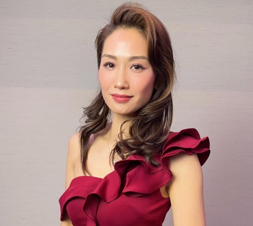 壽星女袁彩雲雖然已年屆半百，但仍然保養得宜，皮膚緊緻