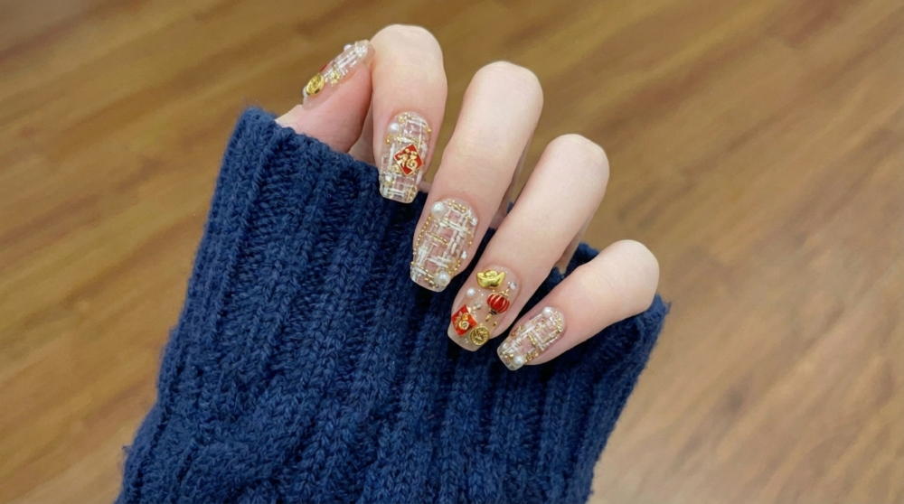 經典的小香風搭配不僅精緻,更寓意新年鴻運當頭,財氣、福氣通通都要!