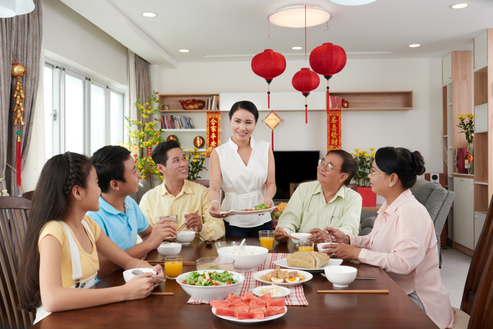 記得吃除夕留下的剩飯，這叫「年年有餘」，象徵米缸常滿！