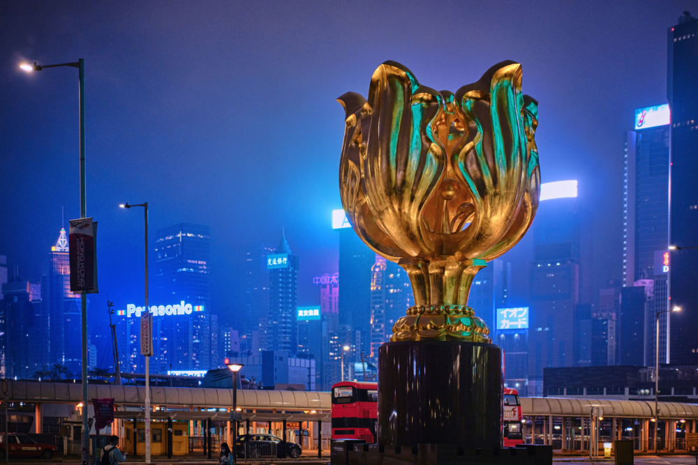 沿著 400 多米長的灣仔海濱慢慢挑角度，節日的專屬「人氣王」！