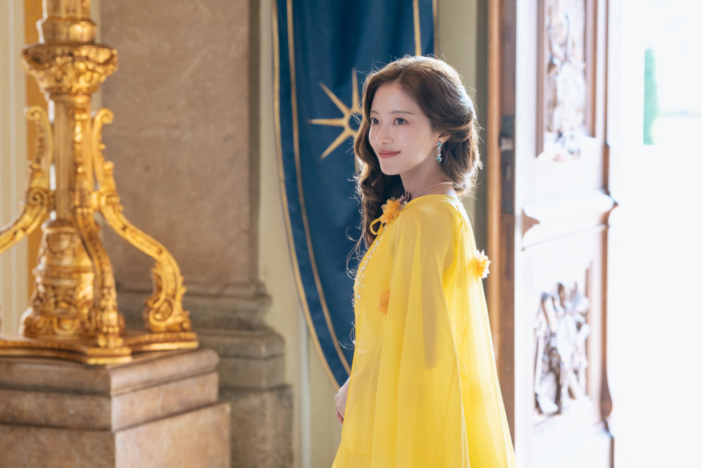 改編自超人氣同名小說及網漫《再婚皇后》，由申敏兒、朱智勛、李鍾碩、李世榮領銜主演