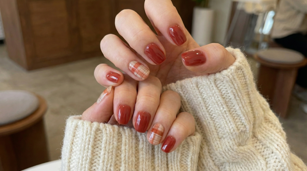 怕全紅色太俗氣的女生,試試這款紅白拼色吧!