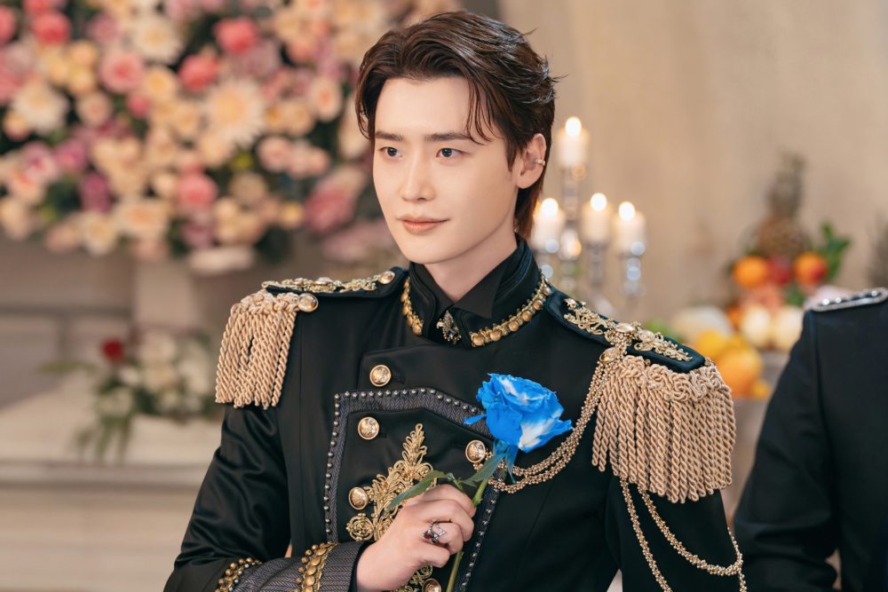 改編自超人氣同名小說及網漫《再婚皇后》，由申敏兒、朱智勛、李鍾碩、李世榮領銜主演