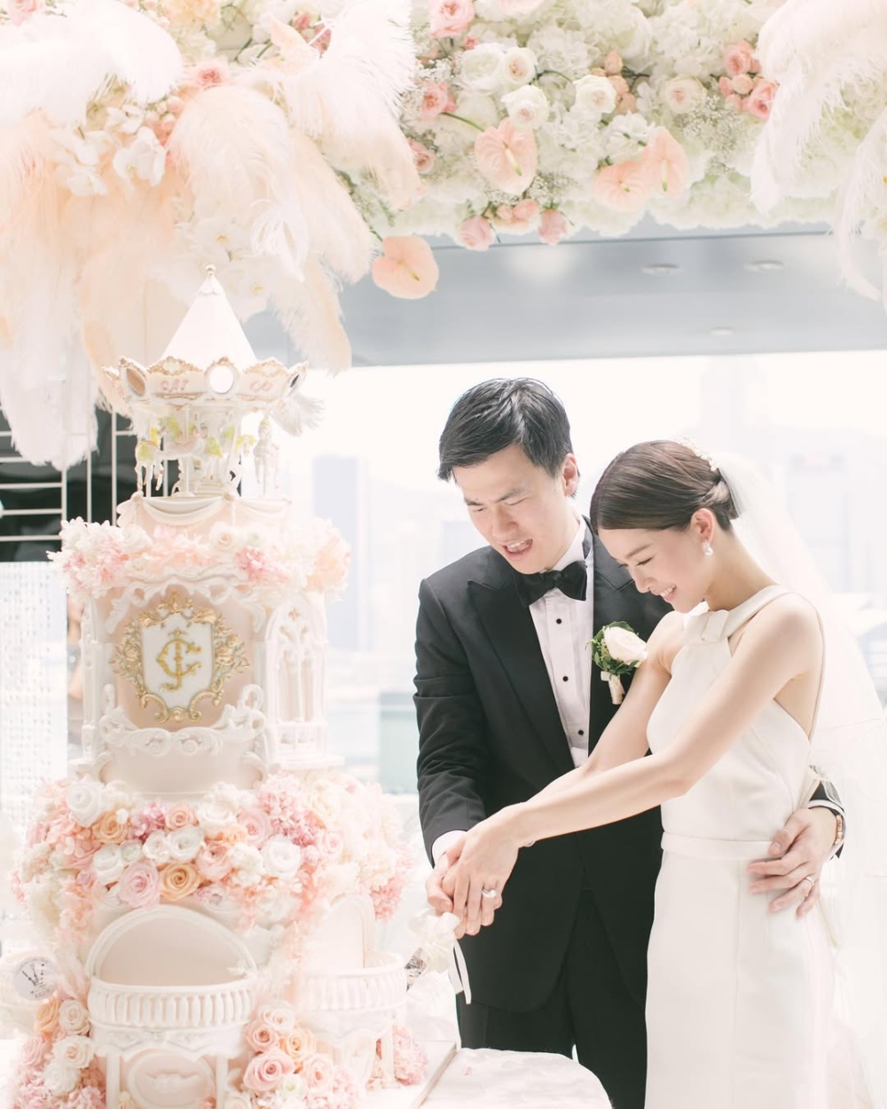 現年37歲的文詠珊個人私生活一向低調，2019年與相戀5年的富三代金融才俊吳啟楠（Carl）結婚